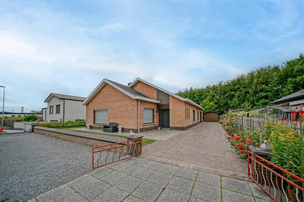 Bungalow te  koop in Oudenburg 8460 299000.00€ 3 slaapkamers 197.00m² - Zoekertje 175467