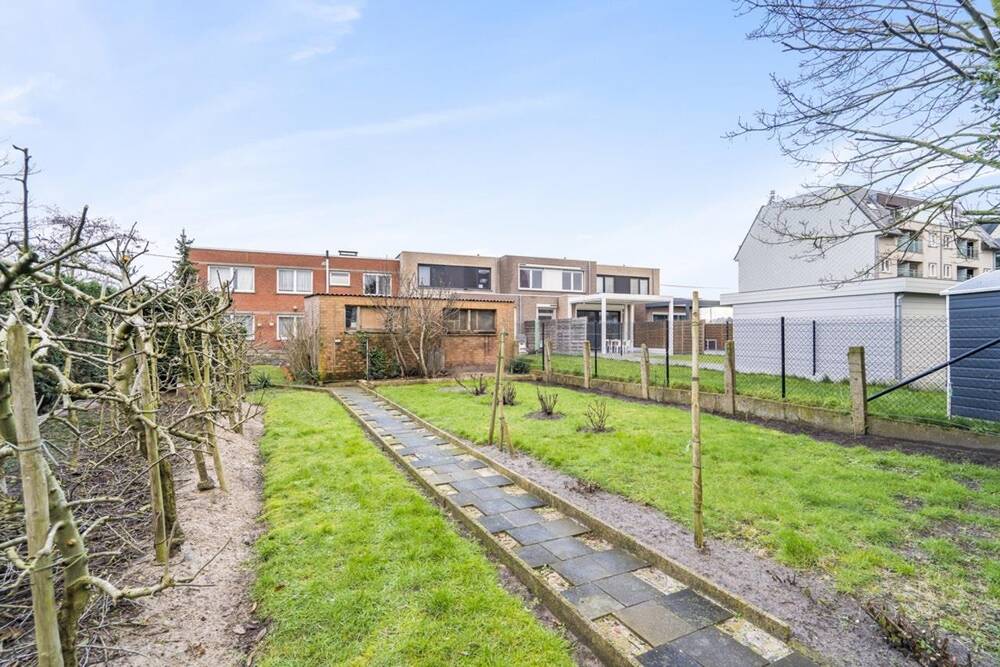 Huis te  koop in Lombardsijde 8434 349000.00€ 6 slaapkamers 216.00m² - Zoekertje 2125