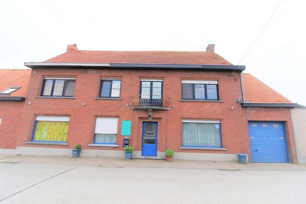 Huis te  koop in Oostnieuwkerke 8840 307900.00€ 5 slaapkamers m² - Zoekertje 2284