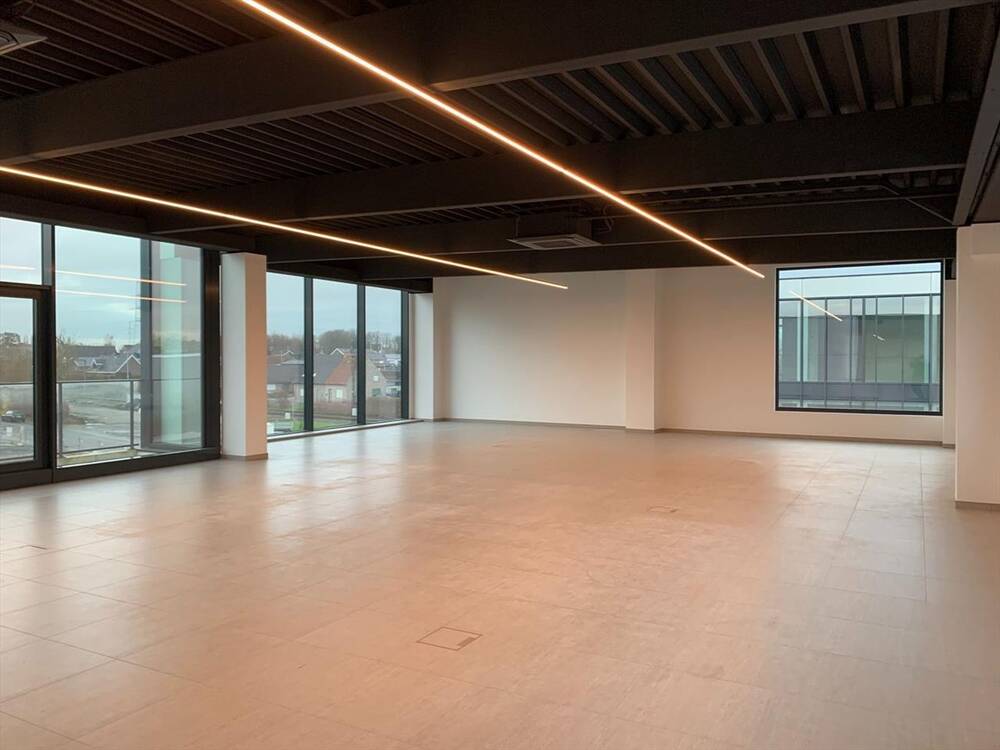 Handelszaak te  huur in Lendelede 8860 2650.00€  slaapkamers 236.00m² - Zoekertje 1899