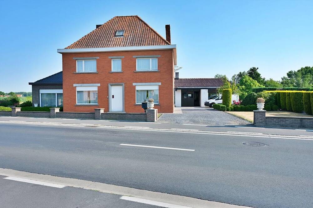 Huis te  koop in Ruiselede 8755 390000.00€ 3 slaapkamers 260.00m² - Zoekertje 5757