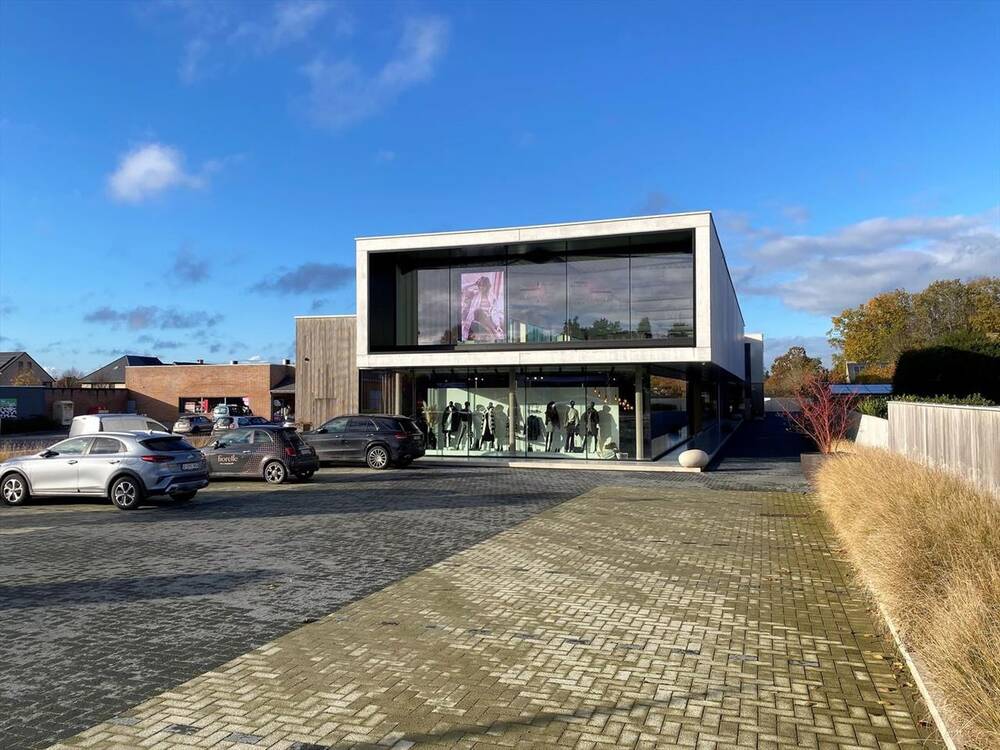 Handelszaak te  huur in Varsenare 8490 8500.00€  slaapkamers 850.00m² - Zoekertje 6583