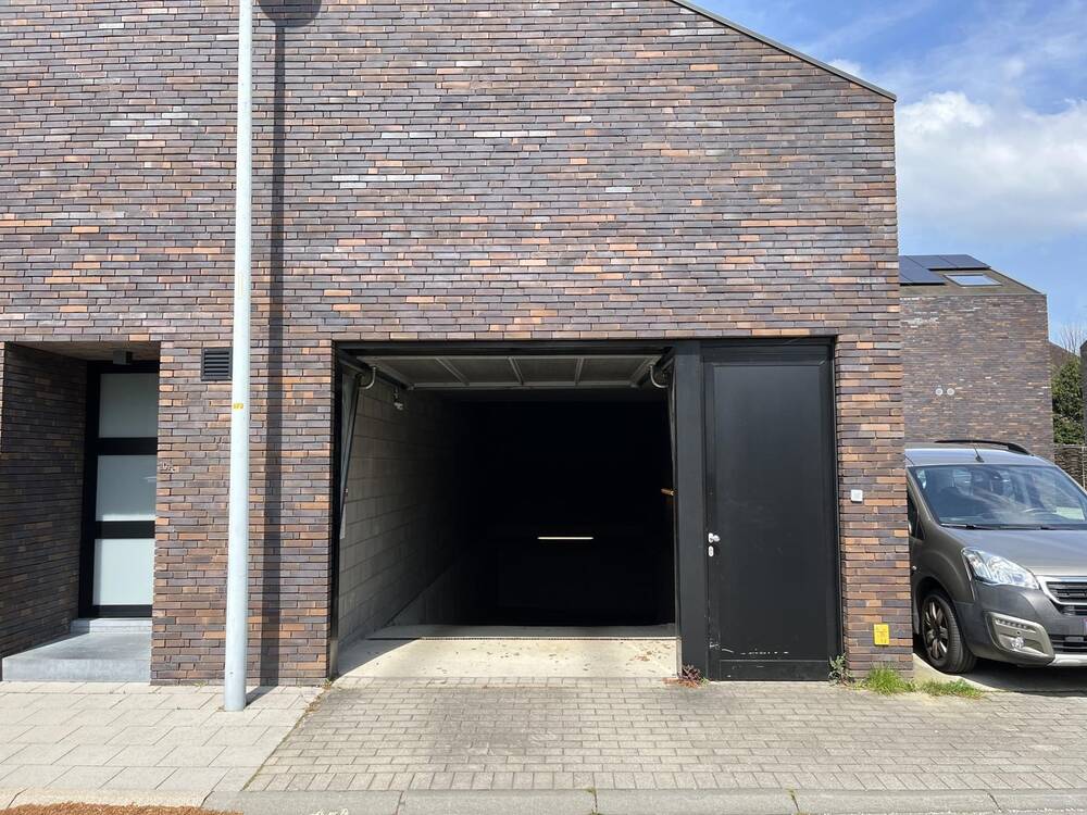 Parking & garage te  koop in Sint-Michiels 8200 29900.00€  slaapkamers m² - Zoekertje 9605