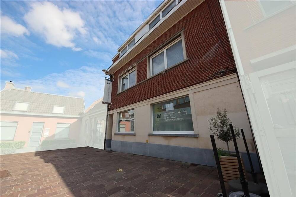 Huis te  koop in Aalbeke 8511 245000.00€ 4 slaapkamers m² - Zoekertje 11372