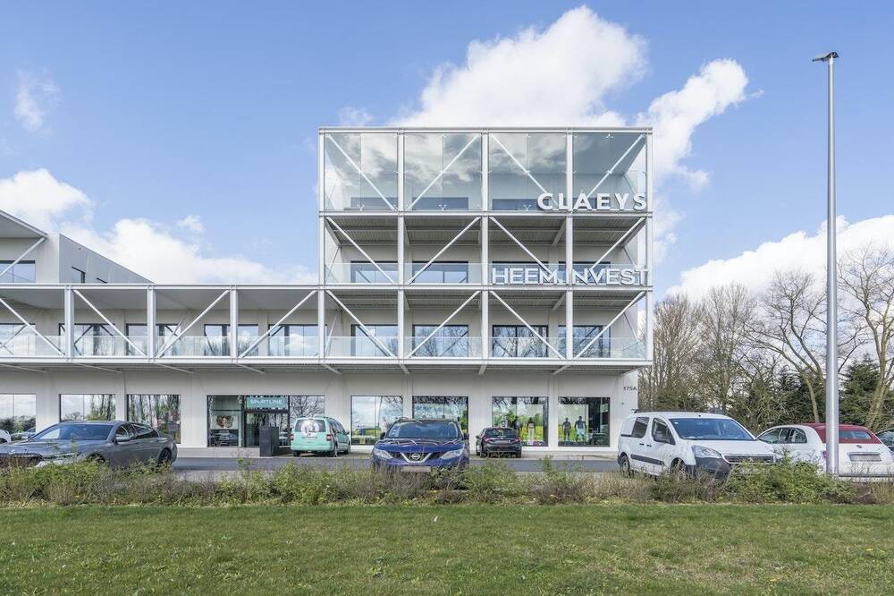 Handelszaak te  in Roeselare 8800 6385.00€  slaapkamers 0.00m² - Zoekertje 11686