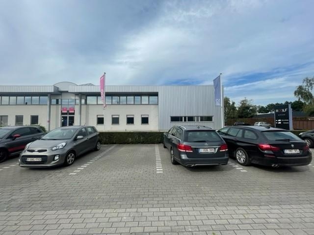 Handelszaak te  huur in Oostrozebeke 8780 9000.00€  slaapkamers m² - Zoekertje 17217