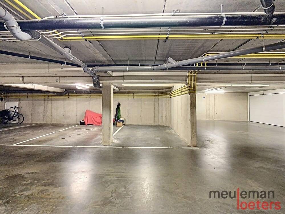 Parking & garage te  koop in Oostkamp 8020 15000.00€  slaapkamers m² - Zoekertje 22693