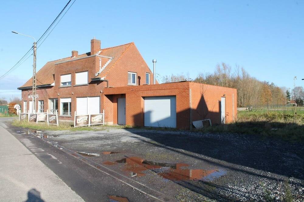 Handelszaak te  koop in Meulebeke 8760 225000.00€  slaapkamers m² - Zoekertje 22186