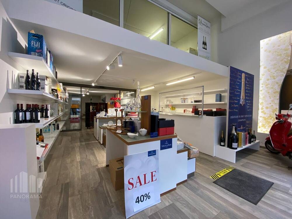 Handelszaak te  koop in Knokke-Heist 8300 650000.00€  slaapkamers 182.00m² - Zoekertje 23900