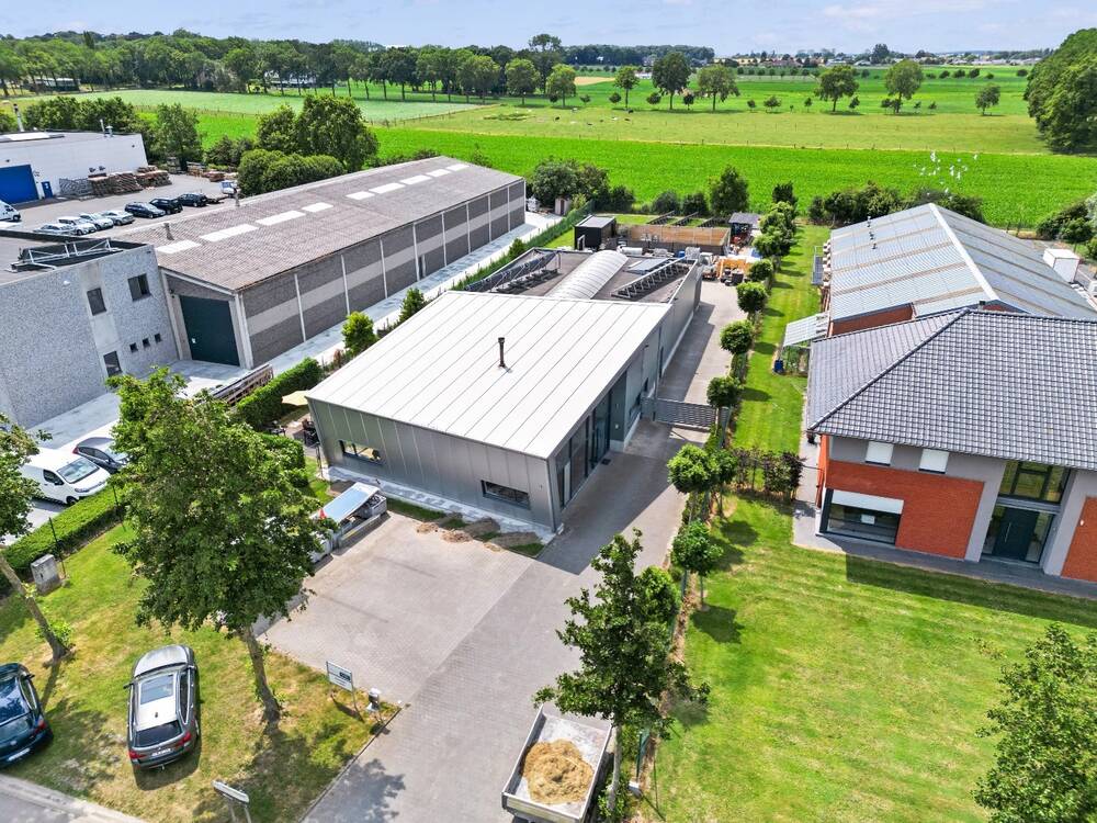 Industrie te  koop in Houthulst 8650 695000.00€  slaapkamers 240.00m² - Zoekertje 276949