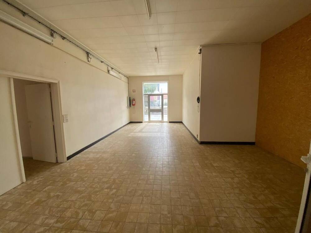 Handelszaak te  huur in Houthulst 8650 275.00€  slaapkamers 150.00m² - Zoekertje 24979