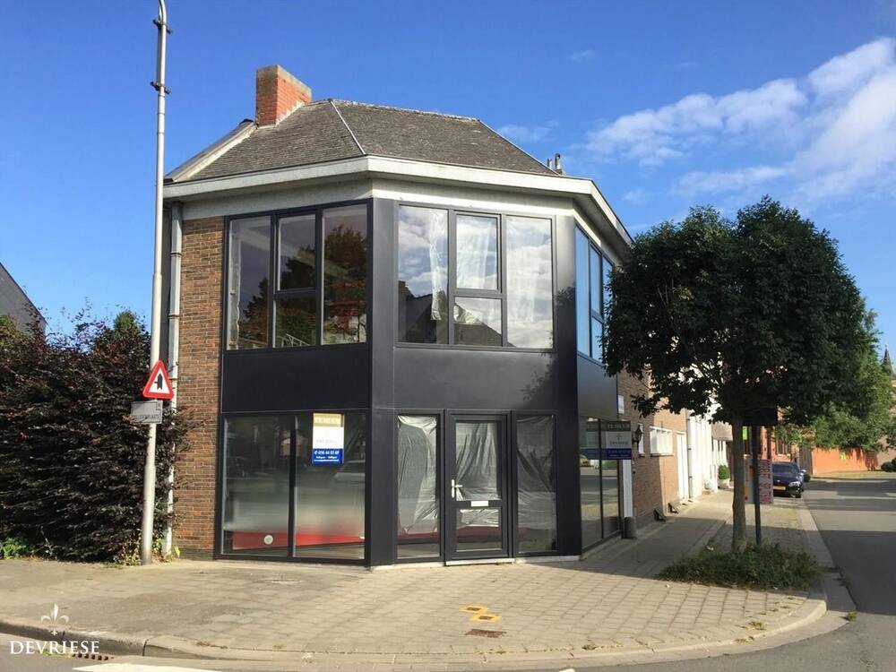 Handelszaak te  huur in Rollegem 8510 595.00€  slaapkamers m² - Zoekertje 24976