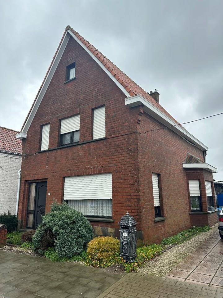 Huis te  koop in Ichtegem 8480 249000.00€ 4 slaapkamers m² - Zoekertje 24415