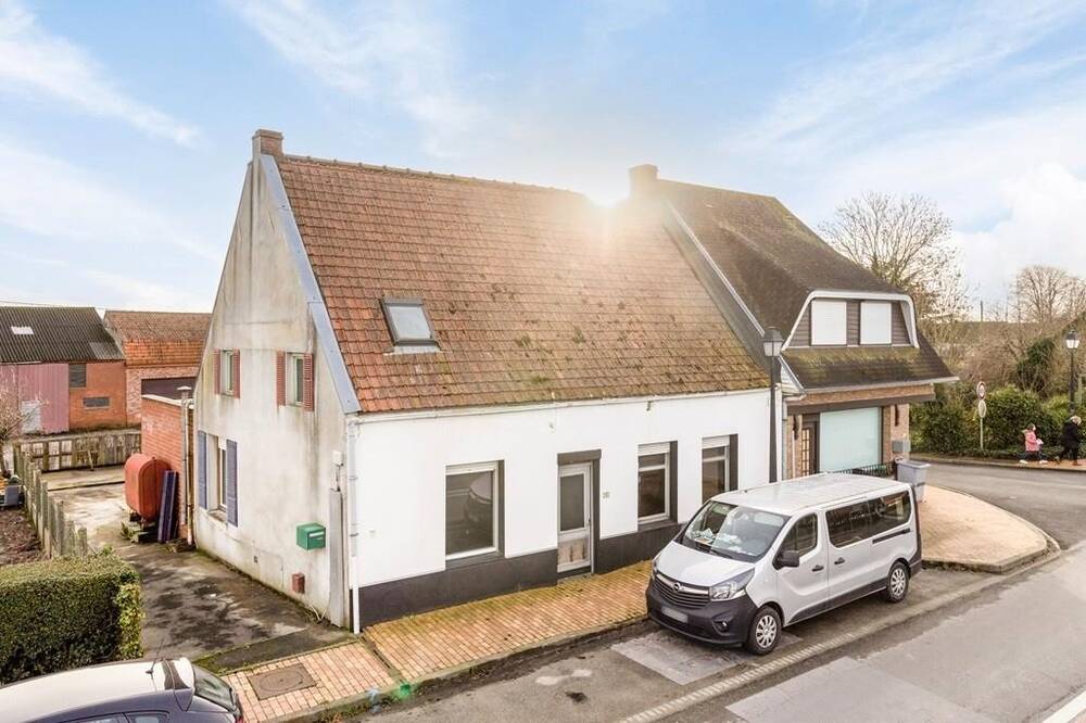 Huis te  koop in Beveren-aan-den-Ijzer 8691 79000.00€ 2 slaapkamers 184.00m² - Zoekertje 26129