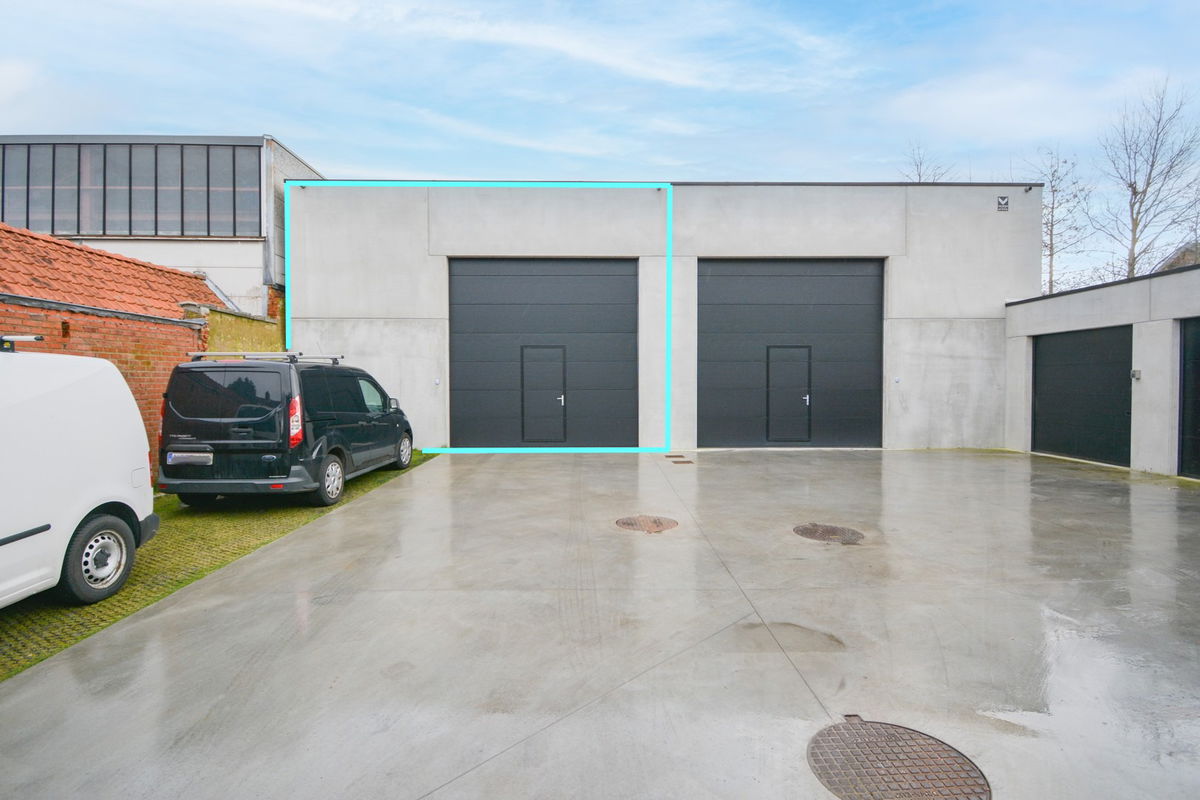 Industrie te  huur in Izegem 8870 980.00€  slaapkamers 225.00m² - Zoekertje 277469