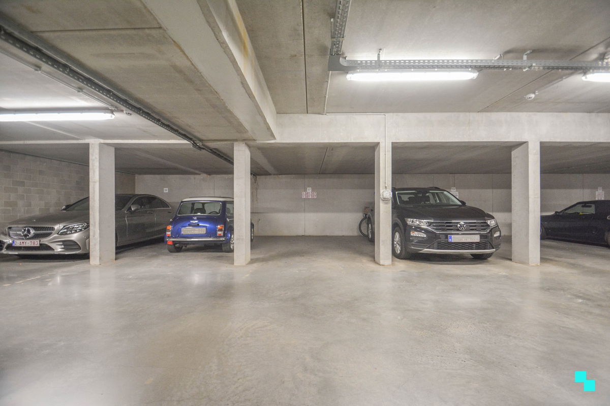 Parking & garage te  koop in Izegem 8870 19500.00€  slaapkamers 13.00m² - Zoekertje 277508