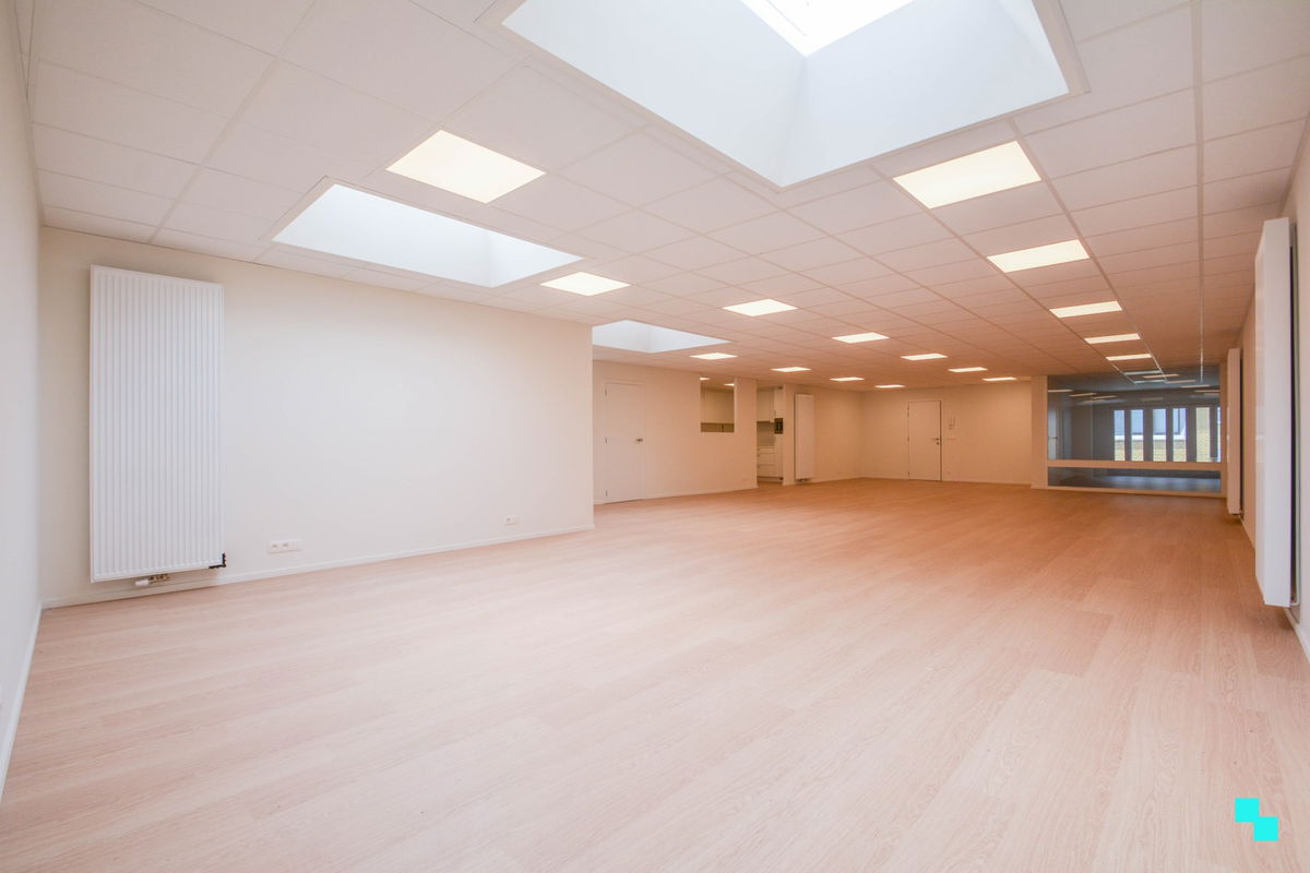 Commerciële ruimte te  koop in Izegem 8870 195000.00€  slaapkamers 178.00m² - Zoekertje 277487