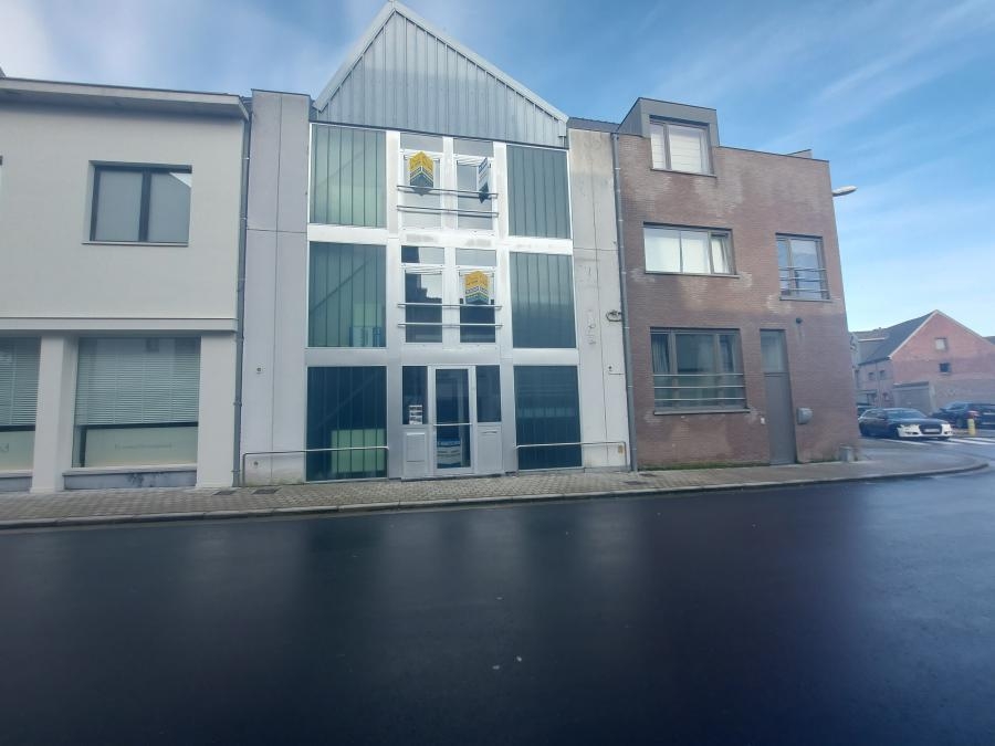 Handelszaak te  koop in Torhout 8820 380000.00€  slaapkamers m² - Zoekertje 37602