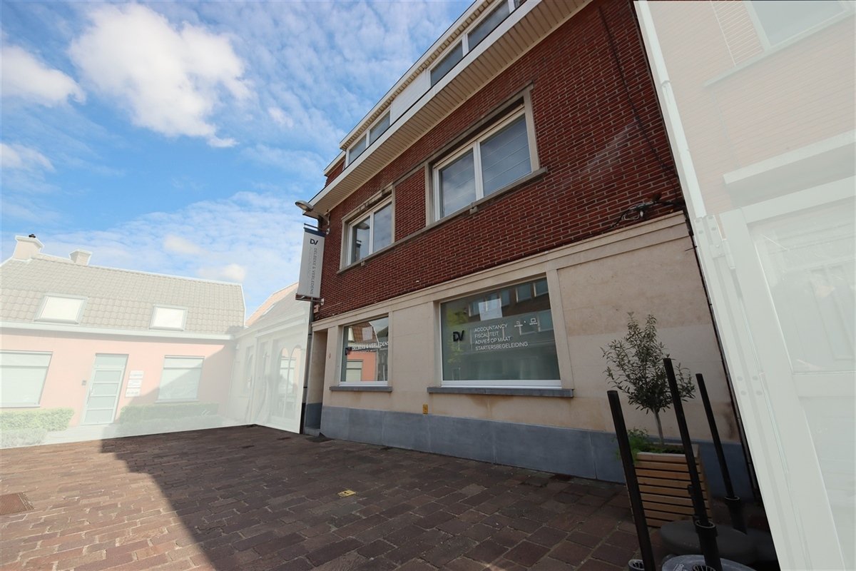 Huis te  koop in Aalbeke 8511 245000.00€ 4 slaapkamers m² - Zoekertje 89506