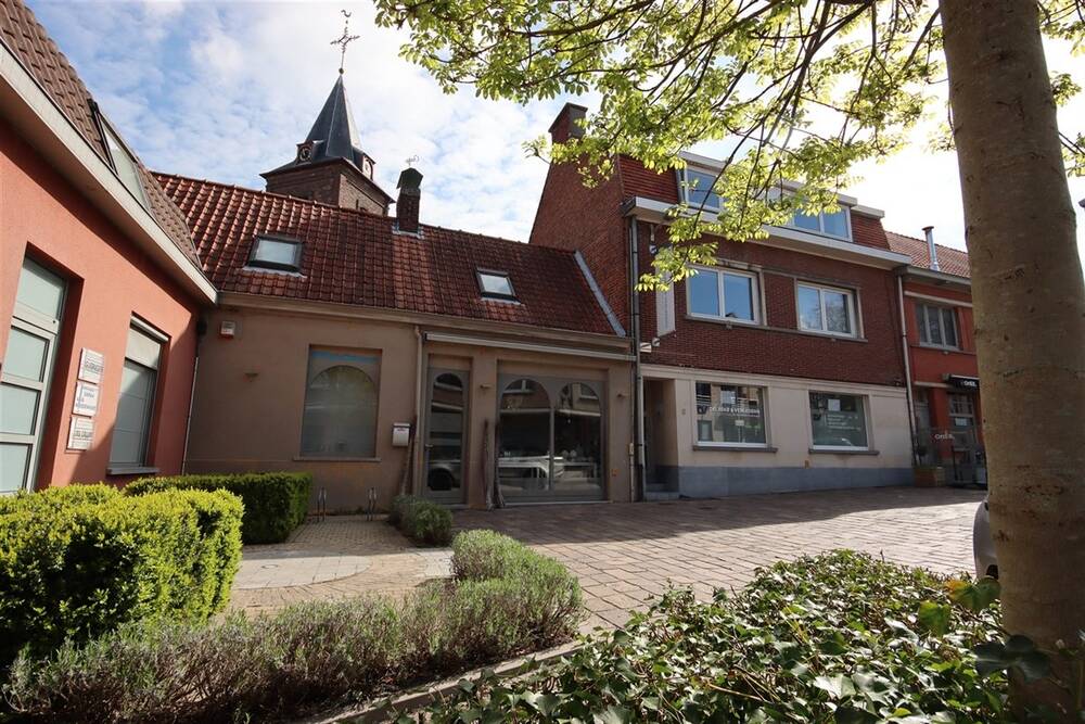 Commerciële ruimte te  koop in Aalbeke 8511 245000.00€ 4 slaapkamers m² - Zoekertje 89505