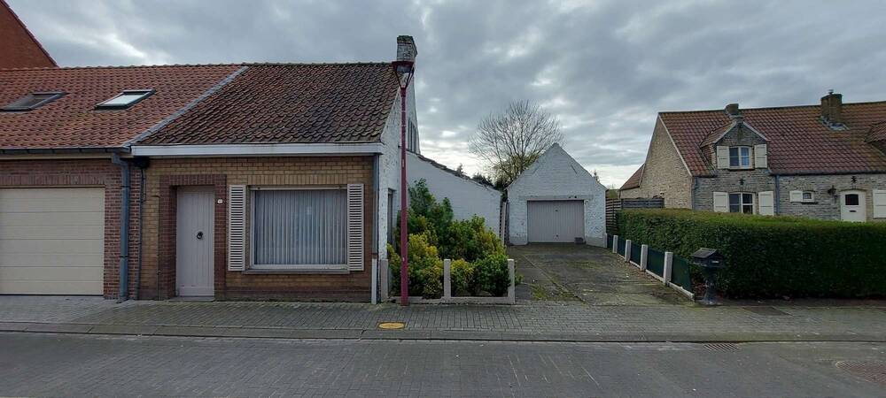 Huis te  koop in Bovekerke 8680 105000.00€ 1 slaapkamers 75.00m² - Zoekertje 40713