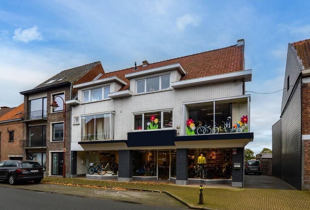 Huis te  koop in Aartrijke 8211 640000.00€ 6 slaapkamers m² - Zoekertje 42793