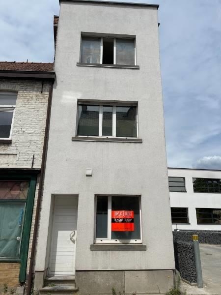 Appartement te  koop in Kuurne 8520 215000.00€ 4 slaapkamers m² - Zoekertje 48097