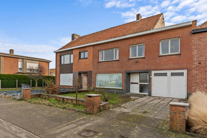 Huis te  koop in Eernegem 8480 229000.00€ 4 slaapkamers 215.00m² - Zoekertje 278216