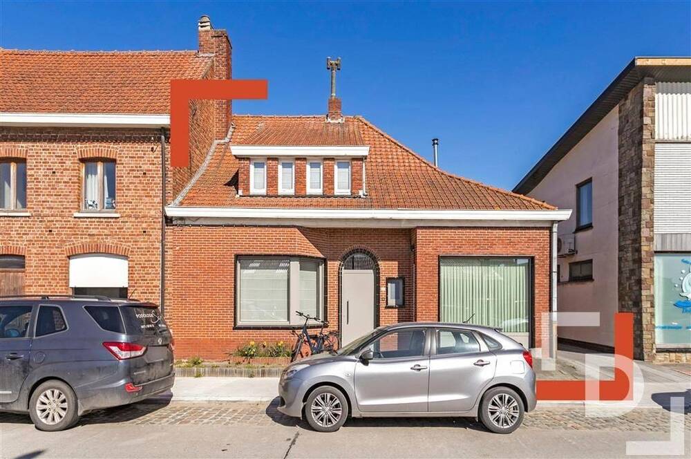 Huis te  koop in Vlamertinge 8908 235000.00€ 3 slaapkamers 235.00m² - Zoekertje 51894