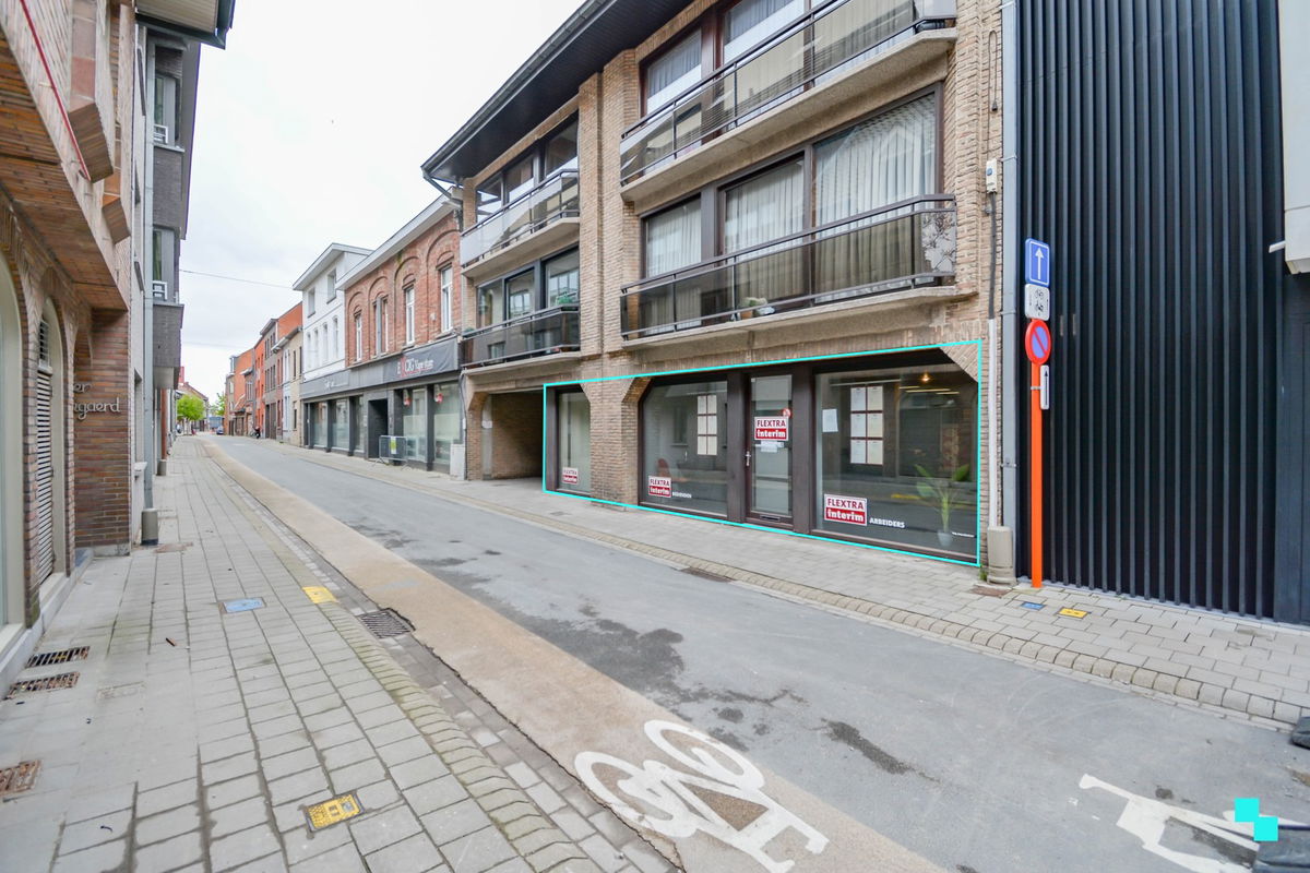 Commerciële ruimte te  huur in Izegem 8870 1050.00€  slaapkamers 125.00m² - Zoekertje 278388