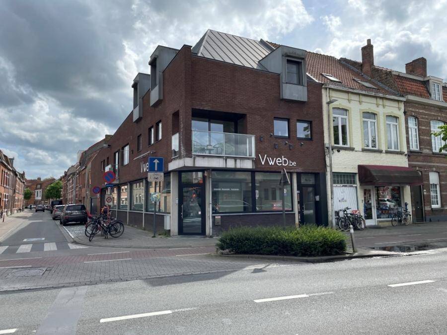 Handelszaak te  huur in Assebroek 8310 950.00€  slaapkamers m² - Zoekertje 62423