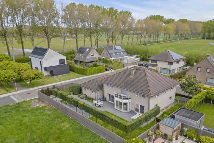 Villa te  koop in Assebroek 8310 735000.00€ 5 slaapkamers 348.00m² - Zoekertje 278823