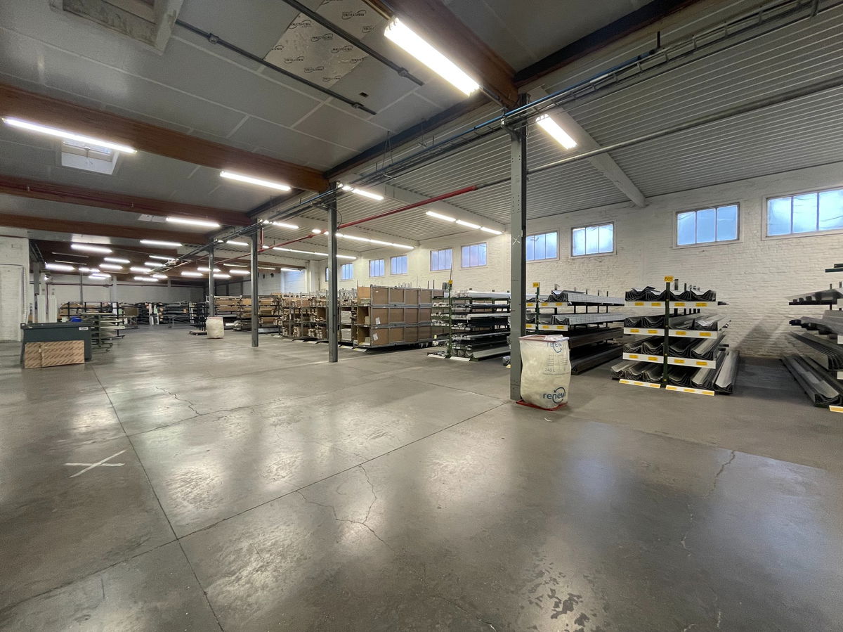 Industrie te  huur in Deerlijk 8540 16100.00€  slaapkamers 5500.00m² - Zoekertje 279165