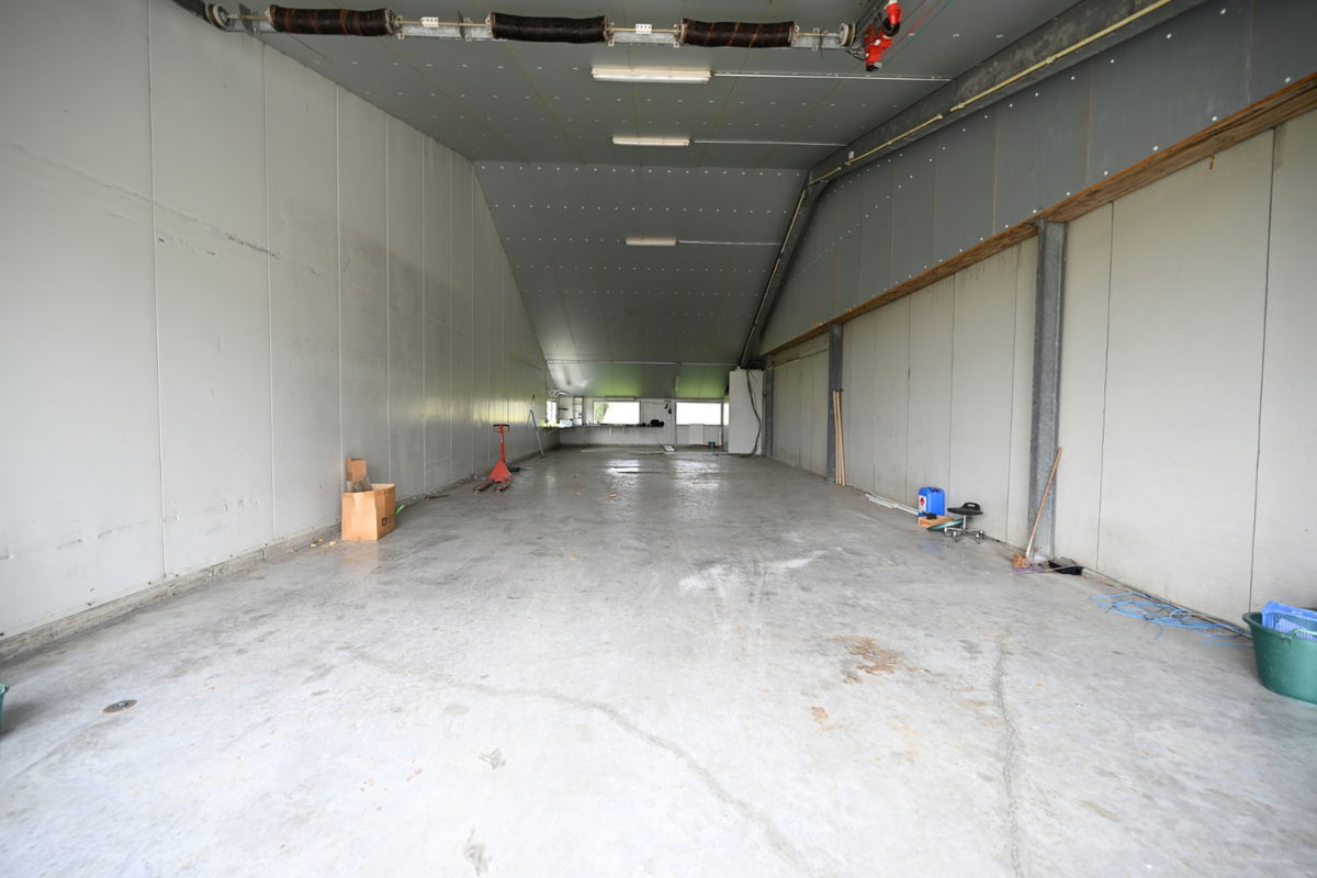 Industrie te  huur in Ardooie 8850 450.00€  slaapkamers 180.00m² - Zoekertje 279627