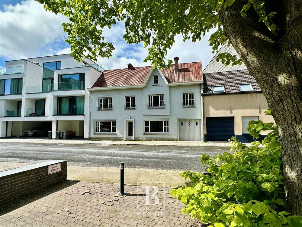 Herenhuis te  koop in Waregem 8790 285000.00€ 5 slaapkamers 350.00m² - Zoekertje 279713