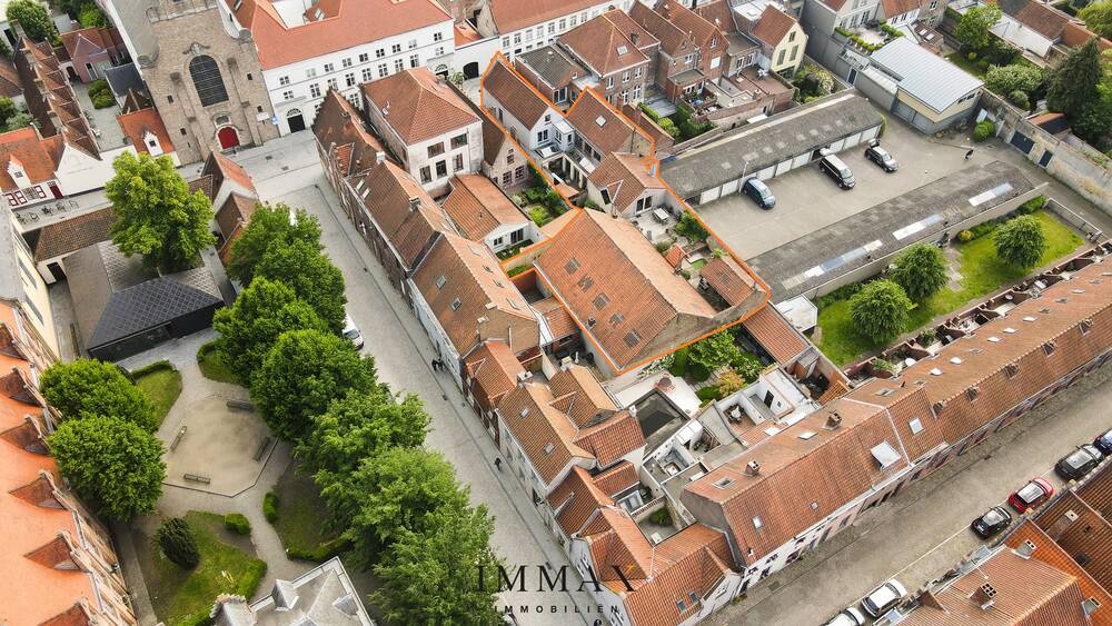 Handelszaak te  koop in Brugge 8000 1150000.00€  slaapkamers 373.00m² - Zoekertje 81260