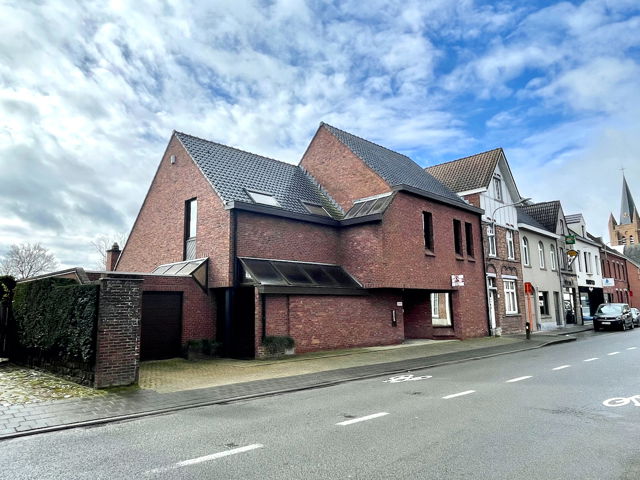 Mixgebouw te  koop in Oostkamp 8020 720000.00€ 4 slaapkamers m² - Zoekertje 280193