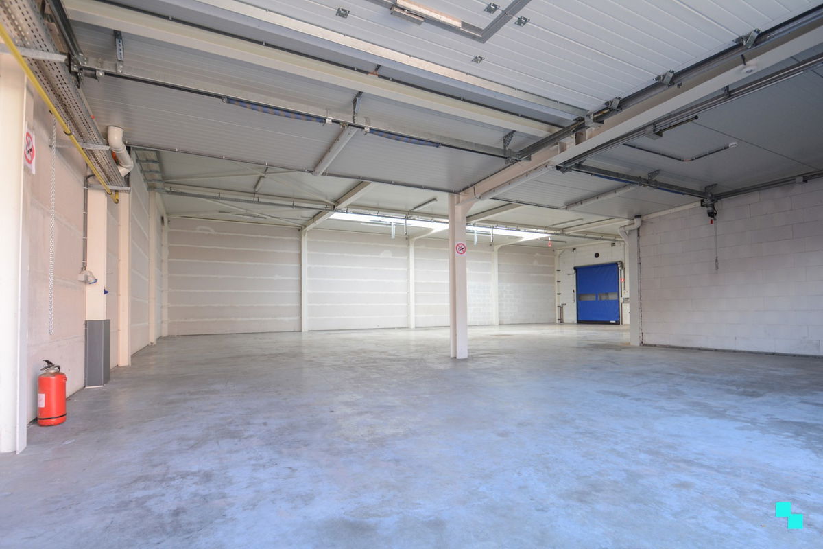 Industrie te  koop in Izegem 8870 249000.00€  slaapkamers 300.00m² - Zoekertje 280316