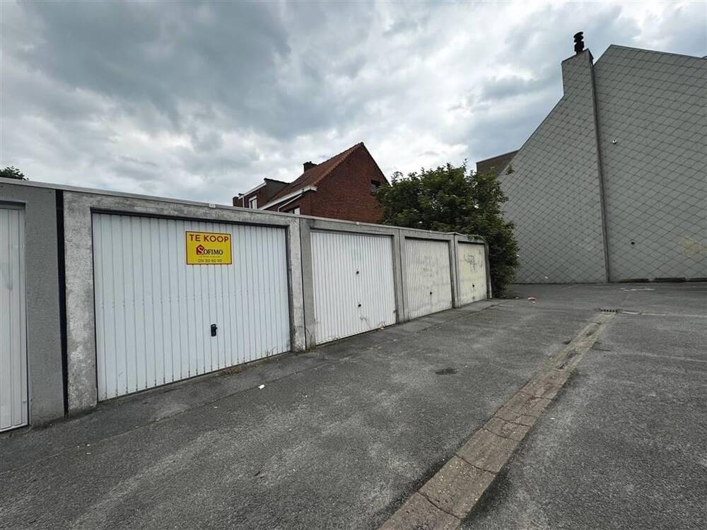 Parking & garage te  koop in Roeselare 8800 25000.00€  slaapkamers m² - Zoekertje 106431