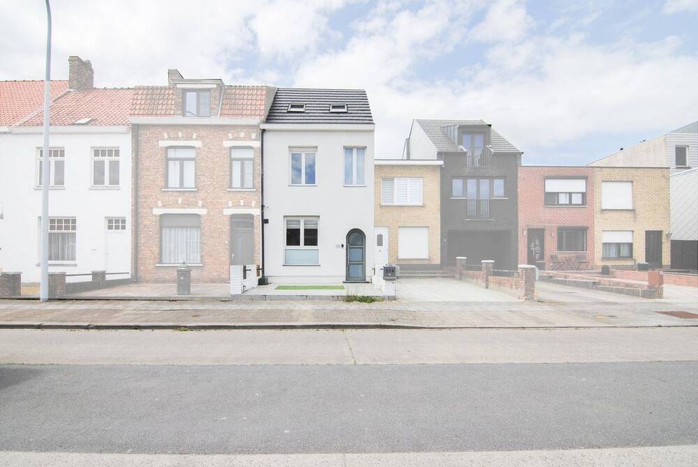 Huis te  in Sint-Andries 8200 374500.00€ 4 slaapkamers 160.00m² - Zoekertje 123443