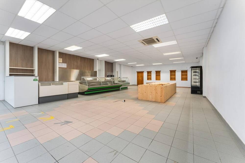 Handelszaak te  huur in Woumen 8600 850.00€  slaapkamers 186.00m² - Zoekertje 128427