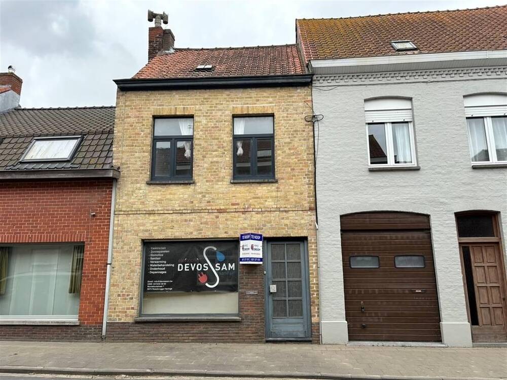 Huis te  koop in Beveren-aan-den-Ijzer 8691 145000.00€ 3 slaapkamers 180.00m² - Zoekertje 133701