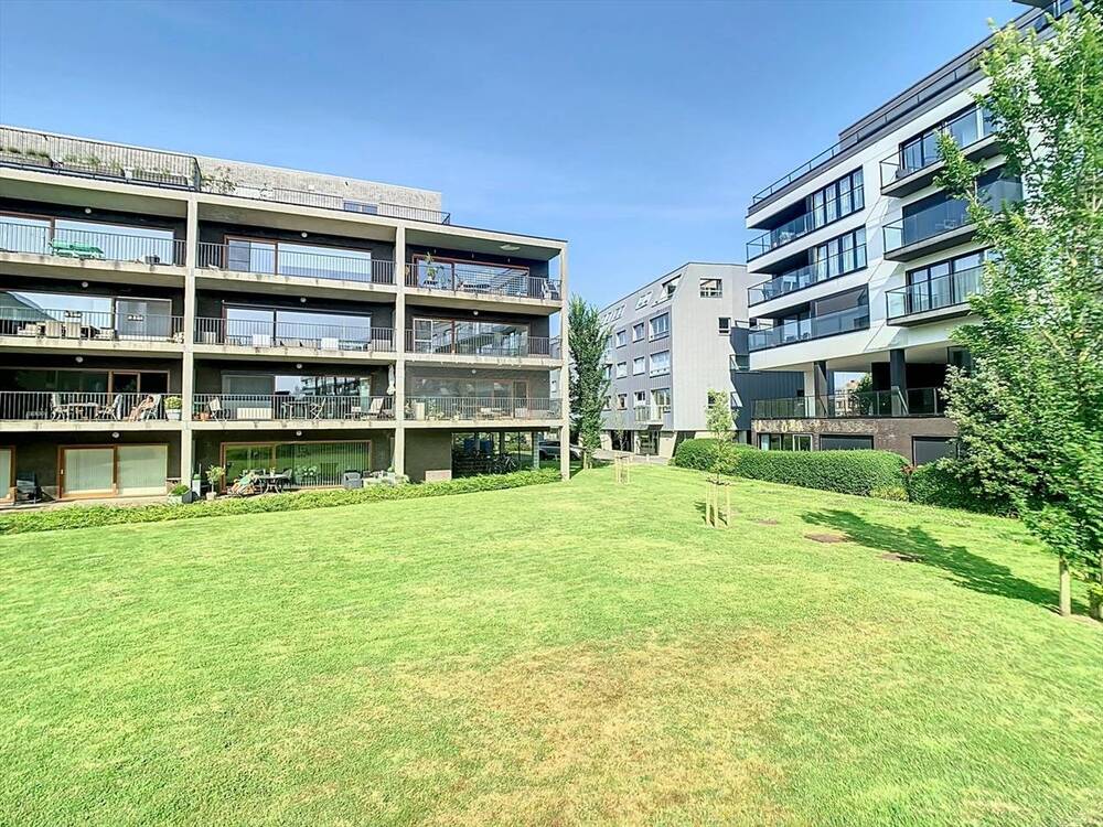 Appartement te  huur in Brugge 8000 900.00€ 2 slaapkamers 92.00m² - Zoekertje 140611