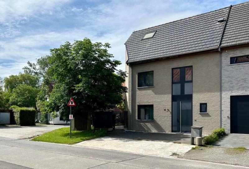 Huis te  koop in Beveren 8791 495000.00€ 7 slaapkamers 246.00m² - Zoekertje 145705