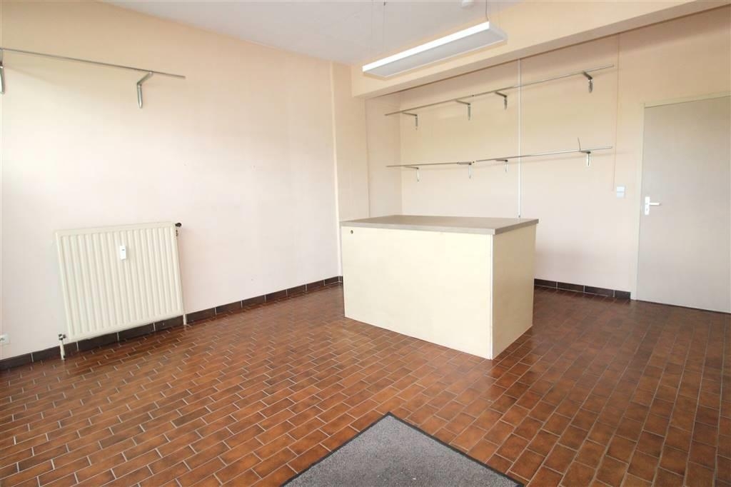 Handelszaak te  huur in Gullegem 8560 700.00€  slaapkamers 70.00m² - Zoekertje 151961