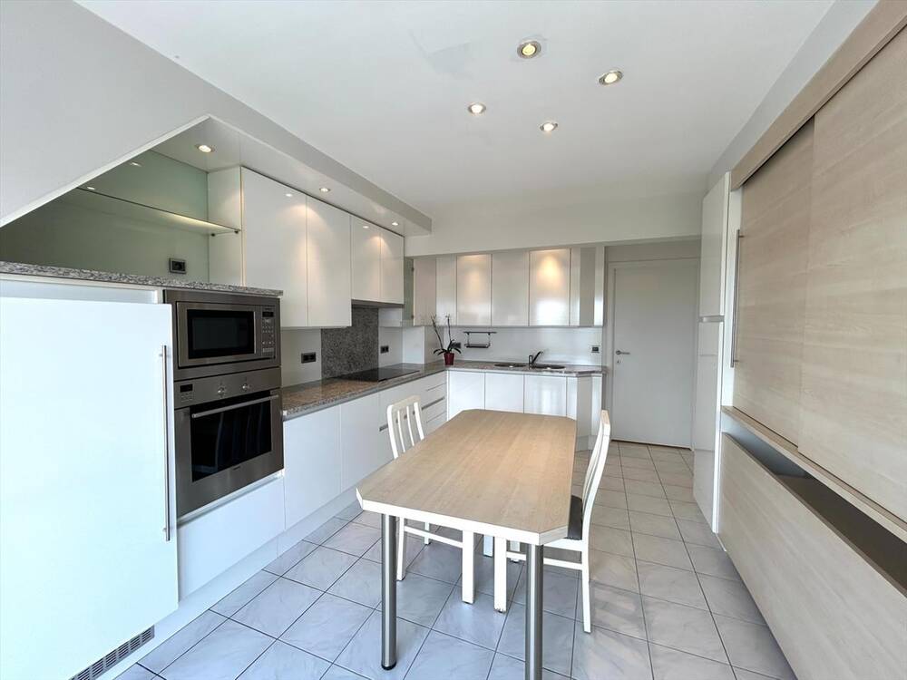 Appartement te  huur in Roeselare 8800 700.00€ 2 slaapkamers 115.00m² - Zoekertje 151134