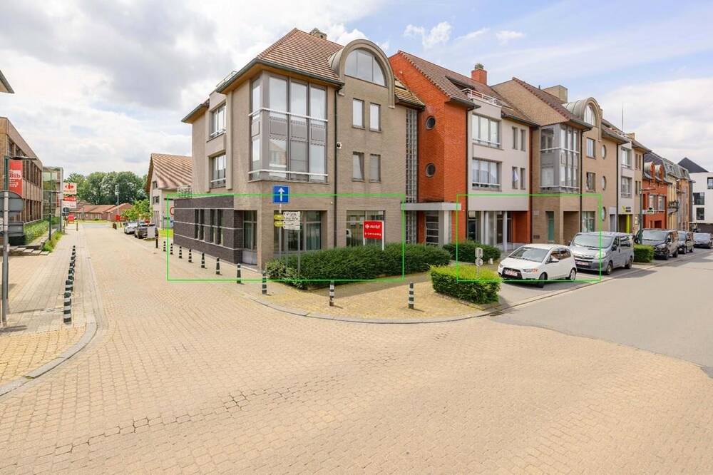 Handelszaak te  koop in Pittem 8740 450000.00€  slaapkamers m² - Zoekertje 150681