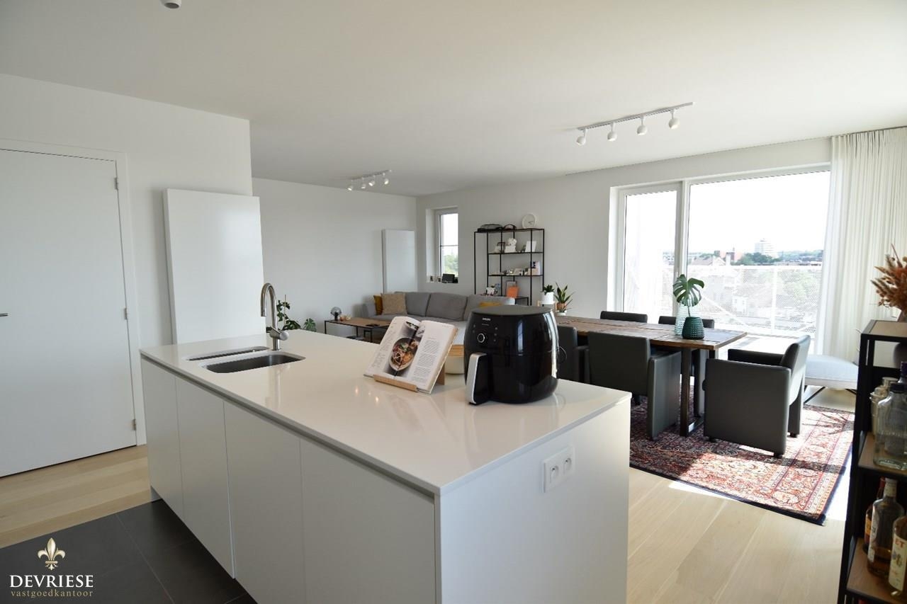 Appartement te  huur in Kortrijk 8500 1350.00€ 2 slaapkamers 102.00m² - Zoekertje 153338