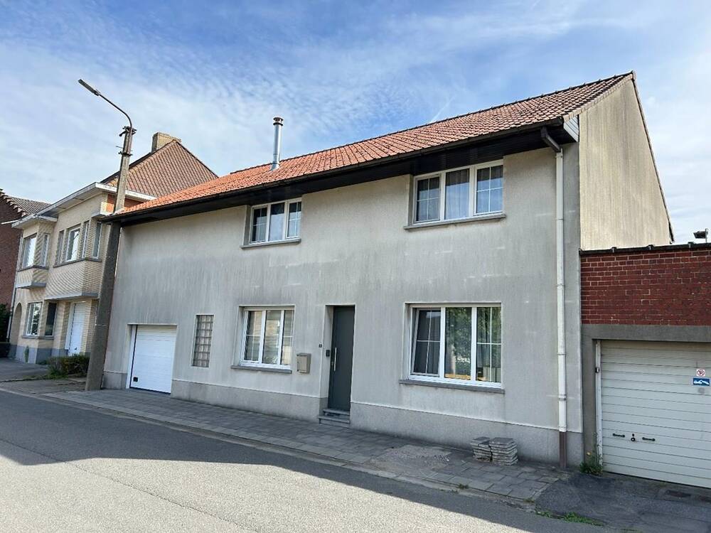 Huis te  koop in Wielsbeke 8710 320000.00€ 6 slaapkamers m² - Zoekertje 153648