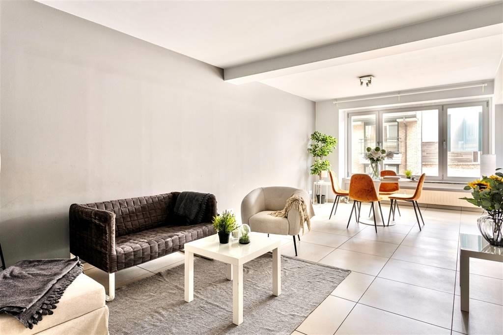 Appartement te  koop in Kortrijk 8500 165000.00€ 2 slaapkamers 100.00m² - Zoekertje 155202